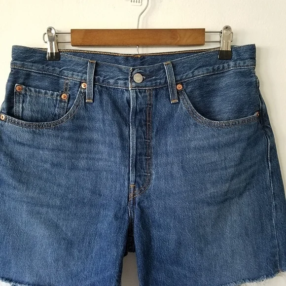 𝅺Levi's  501 Medium Wash High Rise Frayed Hem Denim Shorts Women's Size 30 - Picture 6 of 12